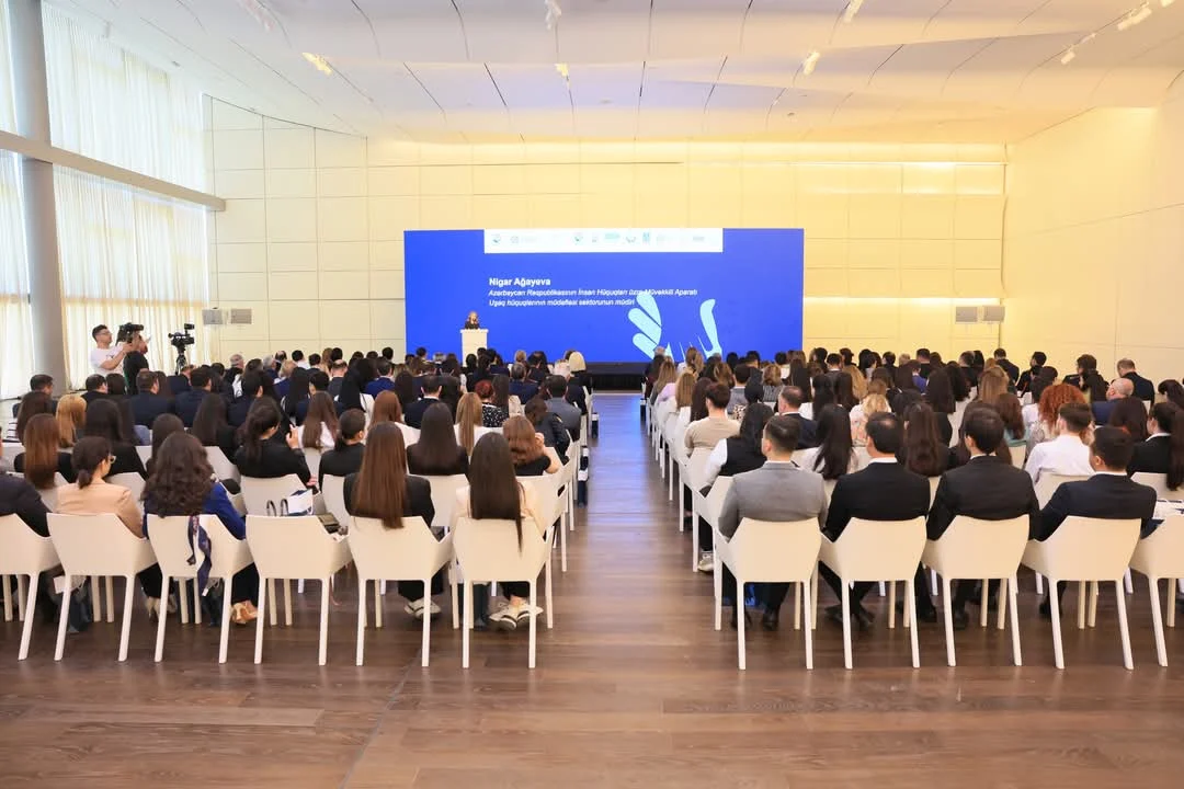 e08526e9-b205-412b-a377-162df71c9c7a_1000479079